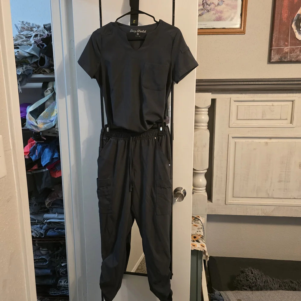 5 Scrub Sets - Picture 2 of 16